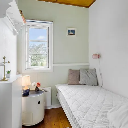 2 Bedroom Cozy In Semesterbostad