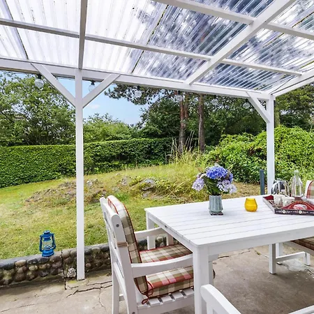 2 Bedroom Cozy In Holiday home
